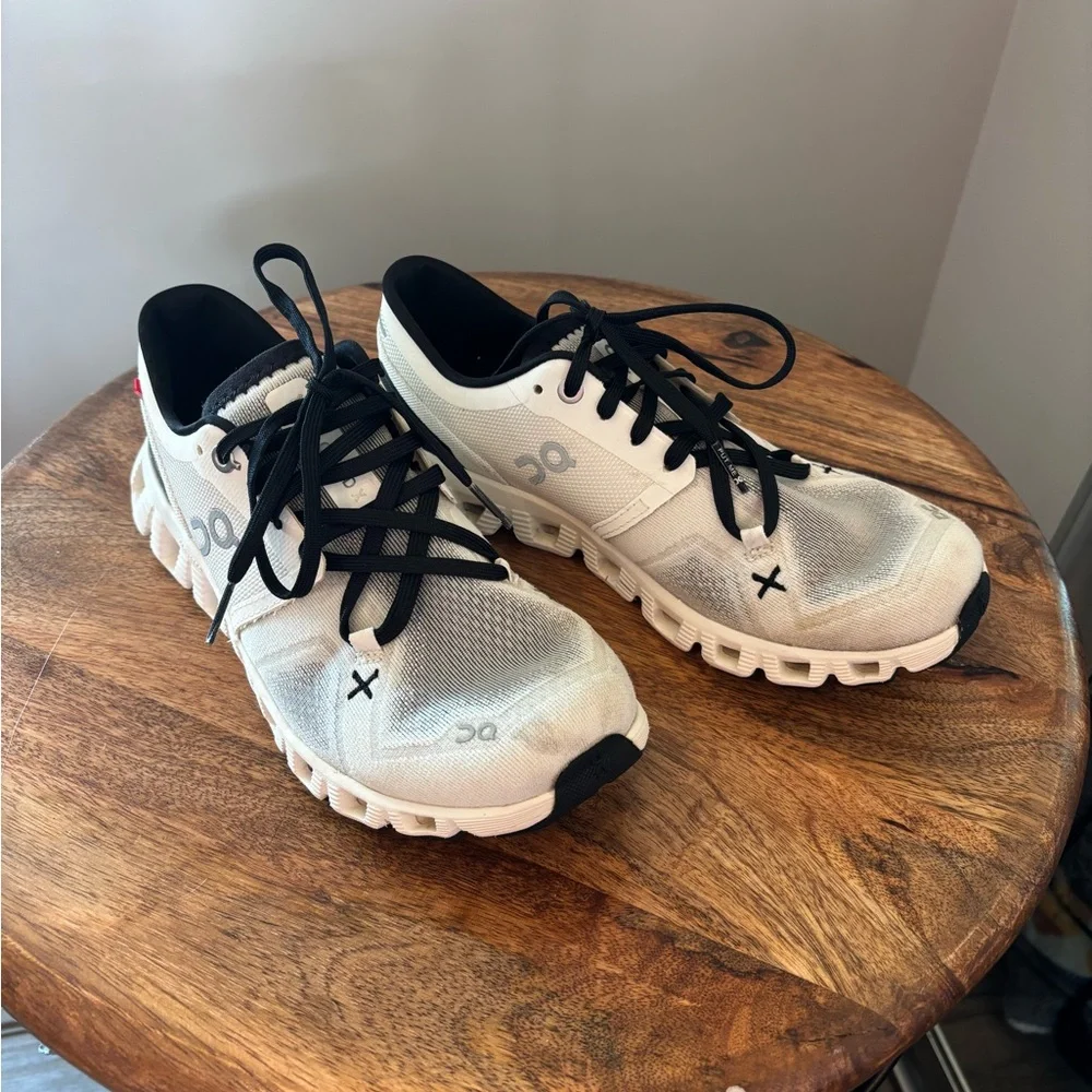 On Cloud X Running Women's Athletic Shoes in White and Black Size 6.5 - Picture 15 of 15